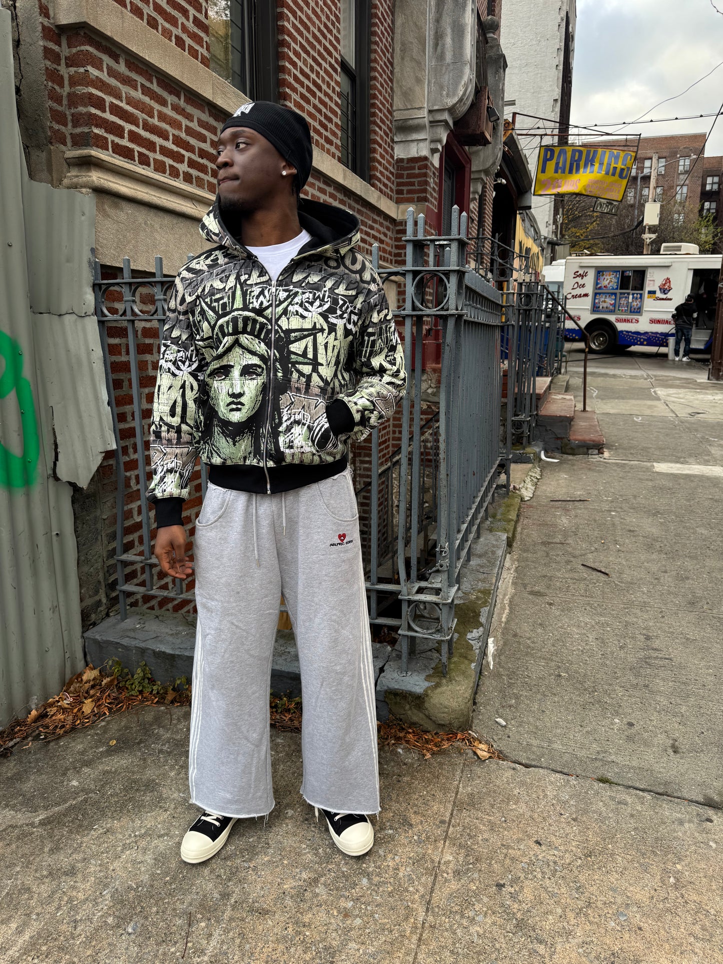 NYC GRAFI HOODIE